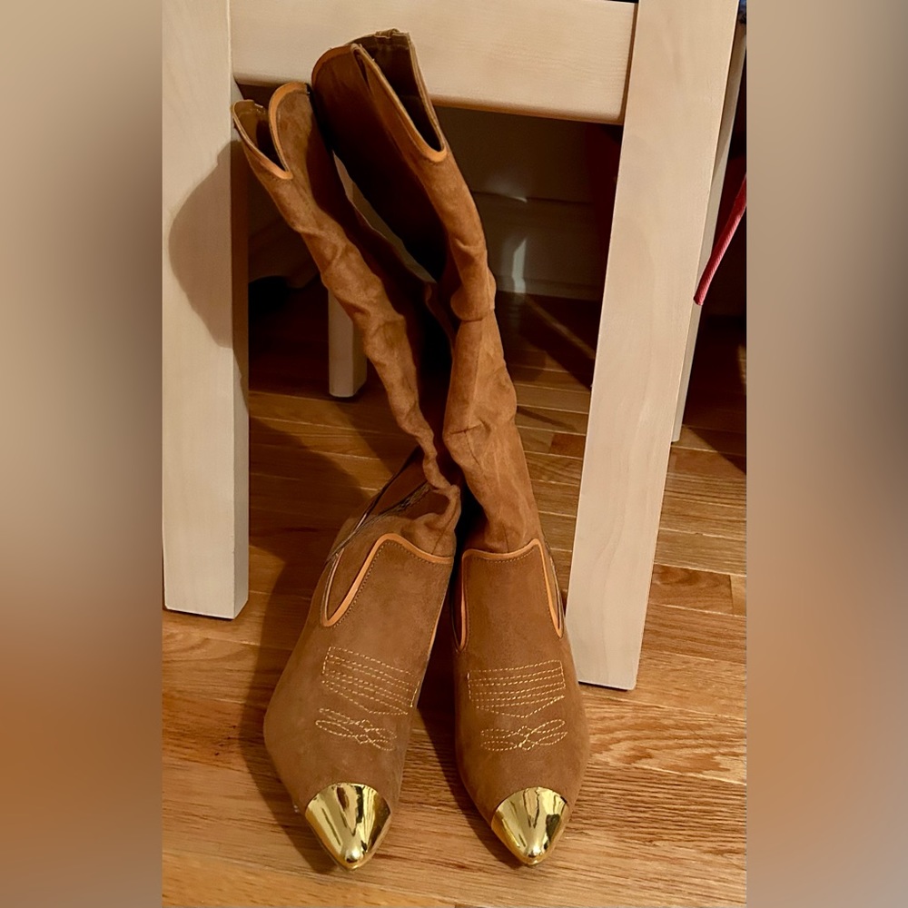 Women’s boots brand new never worn